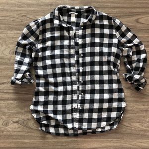 🔥 H&M Black and White Checkered button up shirt